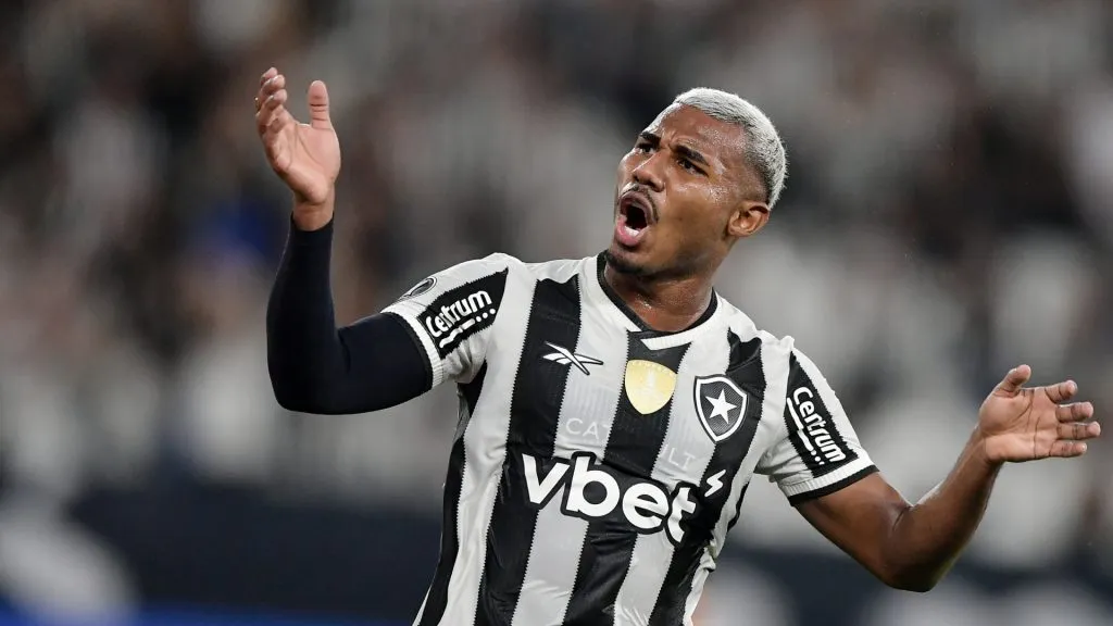 Cuiabano irá desfalcar o Botafogo contra a LDU – Foto: Thiago Ribeiro/AGIF