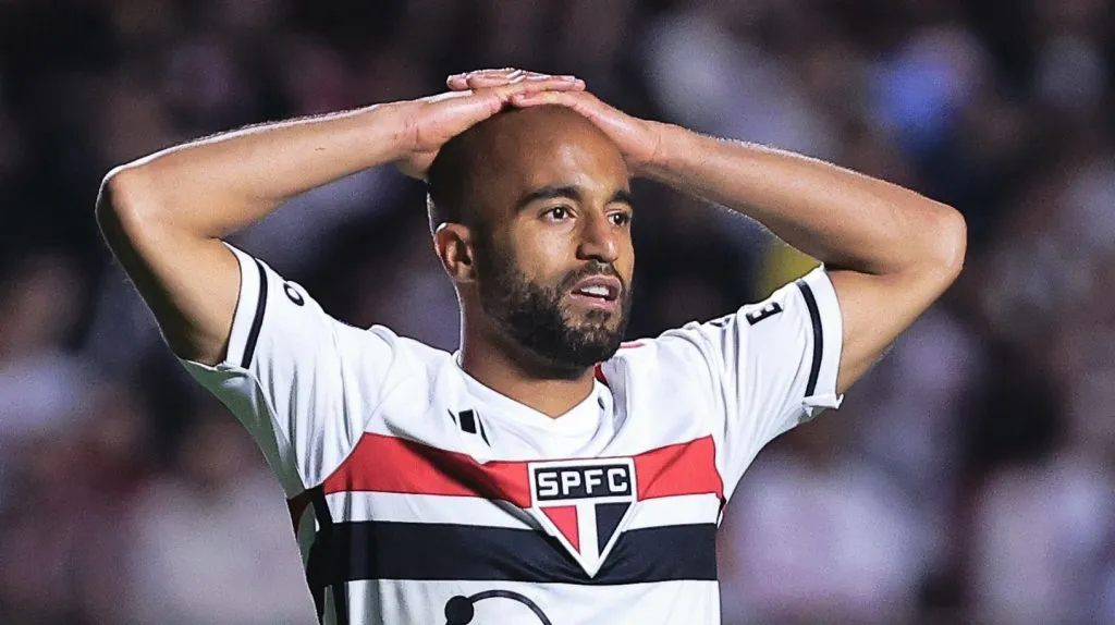 Lucas Moura não conseguiu mudar o cenário do jogo - Foto: Ettore Chiereguini/AGIF