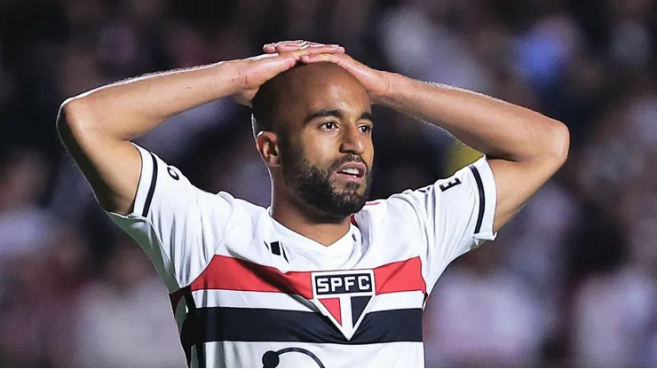 Lucas Moura não conseguiu mudar o cenário do jogo - Foto: Ettore Chiereguini/AGIF