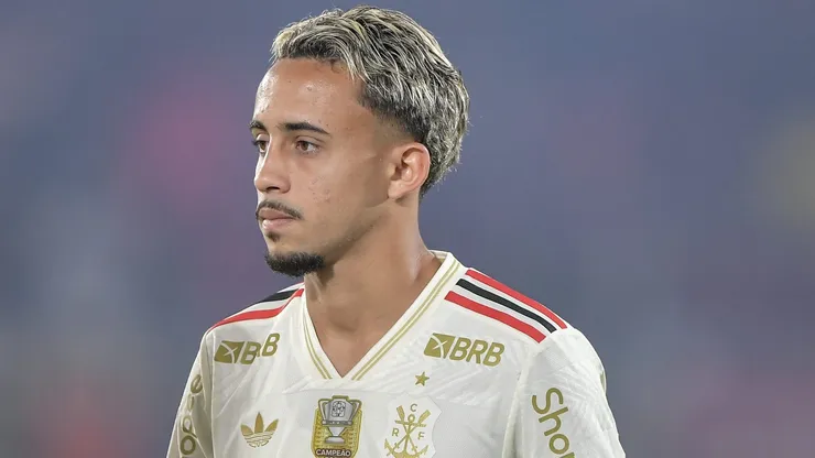 Matheus Gonçalves durante partida entre Flamengo e Atlético-MG, no Maracanã, pela Copa do Brasil.