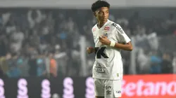 SP - SANTOS - 16/07/2025 - BRASILEIRO A 2025, SANTOS X FLAMENGO -Robinho Jr jogador do Santos durante partida contra o Flamengo no estadio Vila Belmiro pelo campeonato Brasileiro A 2025. Foto: Jota Erre/AGIF
