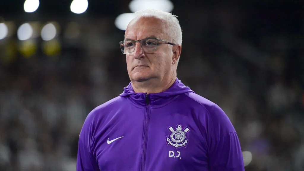 Dorival Júnior não vai mais contar com a chegada de Lateral-direito, Esgaio – Foto: Thiago Ribeiro/AGIF