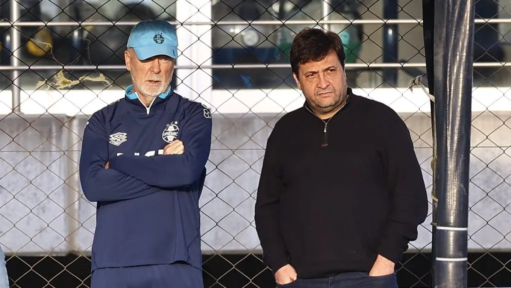 Mano Menezes e Alberto Guerra acompanham treino do Imorta –  FOTO: LUCAS UEBEL/GREMIO FBPA