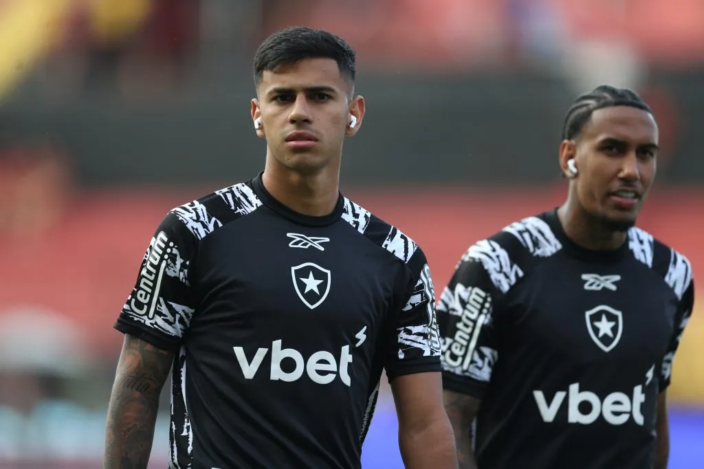 PE – RECIFE – 20/07/2025 – BRASILEIRO A 2025, SPORT X BOTAFOGO – David Ricardo jogador do Botafogo antes da partida entre Sport e Botafogo no Estadio da Ilha do Retiro em Recife (PE), pelo campeonato brasileiro Serie A. Foto: Marlon Costa/AGIF