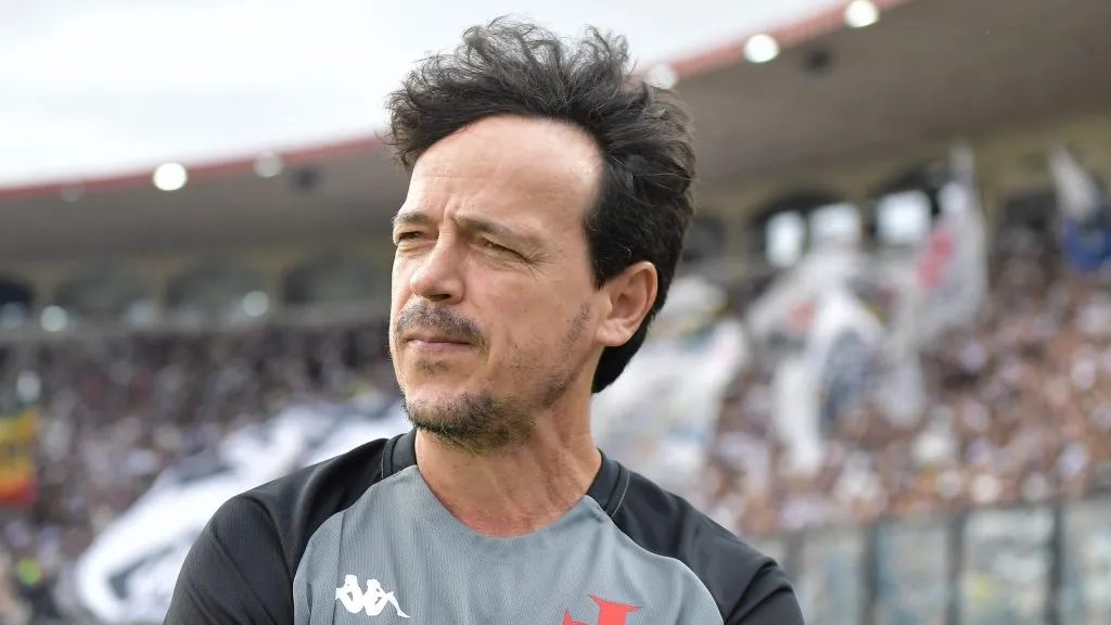 Fernando Diniz, técnico do Gigante da Colina. Foto: Thiago Ribeiro/AGIF.