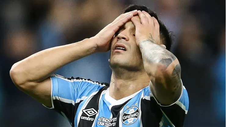 Franco Cristaldo, meia-atacante do Grêmio em partida do campeonato brasileiro