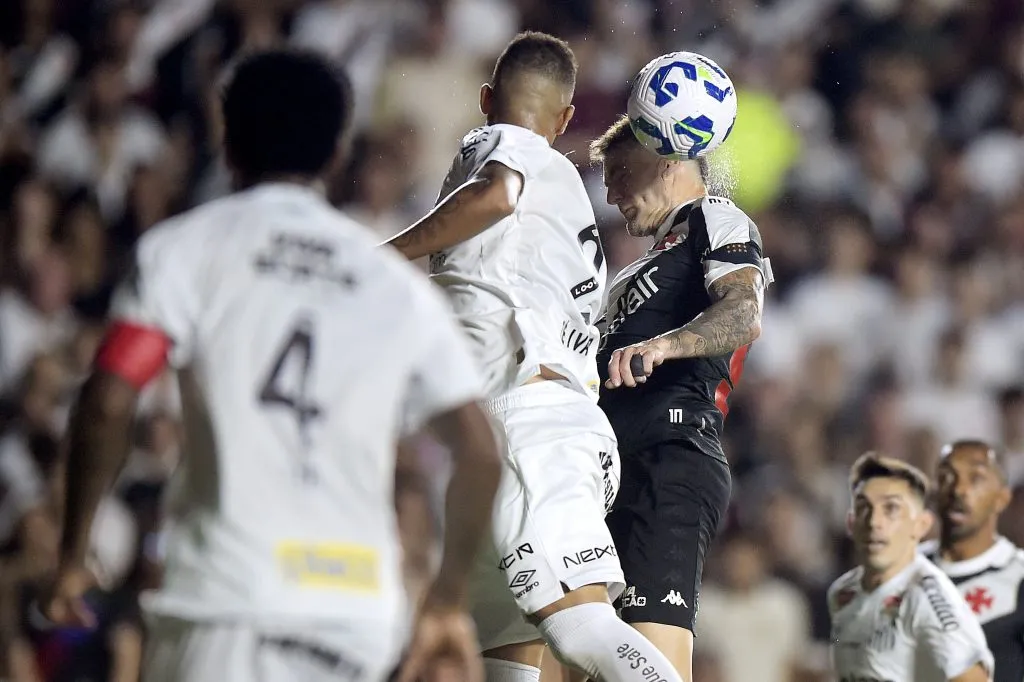 Vegetti jogador do Vasco durante partida contra o Santos – Foto: Alexandre Loureiro/AGIF