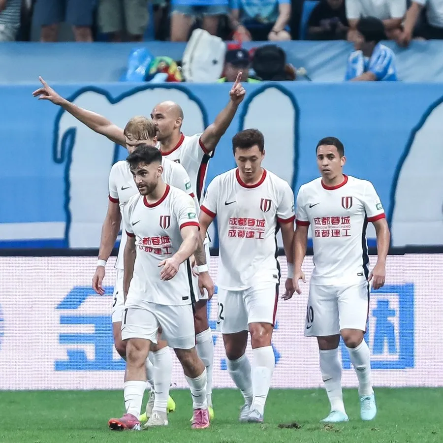 Jogadores do Chengdu Rongcheng – Foto: Reprodução/X