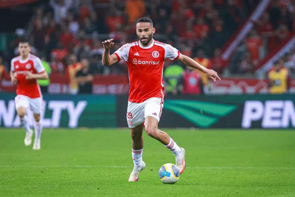 RS – PORTO ALEGRE – 11/09/2024 – BRASILEIRO A 2024, INTERNACIONAL X FORTALEZA – Thiago Maia jogador do Internacional durante partida contra o Fortaleza no estadio Beira-Rio pelo campeonato Brasileiro A 2024. Foto: Maxi Franzoi/AGIF