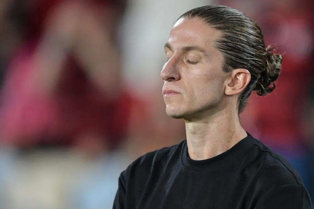Filipe Luís acabou sendo criticado por não ter colocado Saúl em Flamengo x Inter. Foto: Thiago Ribeiro/AGIF