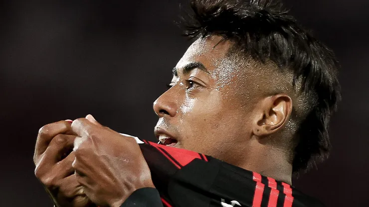 Bruno Henrique comemorando o gol marcado