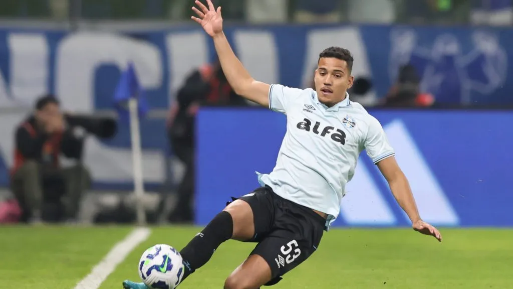 Gustavo Martins em ação pelo Imortal. Foto: Gilson Lobo/AGIF