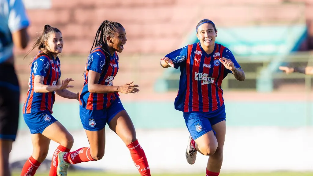 Jogadoras do Bahia em campo pela Copa do Brasil Feminina