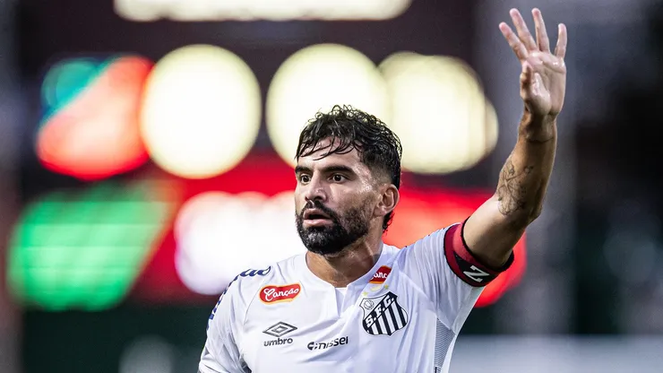 Com Santos embalado, Rincón quer nova vitória contra o Vasco para subir no Brasileirão Betano - Foto: Raul Baretta/Santos FC