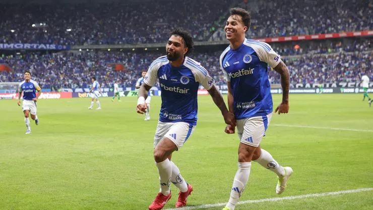 Gabigol e Kaio Jorge em ação pelo Cruzeiro. Foto: Gilson Lobo/AGIF