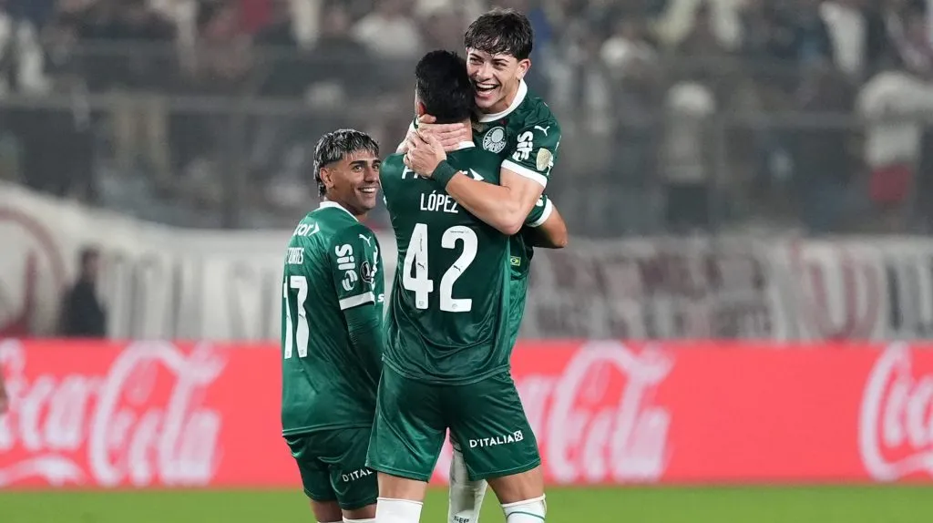 Flaco López comemorando gol marcado pelo Palmeiras contra o Universitario. Foto: Raul Sifuentes/Getty Images