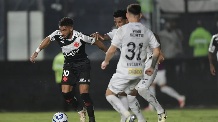 Jogador do Vasco durante partida contra o Santos. Foto: Thiago Ribeiro/AGIF