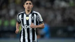Notas do Botafogo: Vitinho salva, Artur decide e John e Savarino decepcionam. Foto: Jorge Rodrigues/AGIF