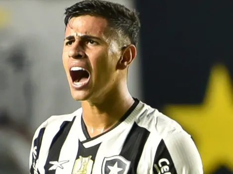 David Ricardo reclama de dores após vitória do Botafogo