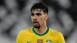 Meio-campista em partida pela Seleção Brasileira