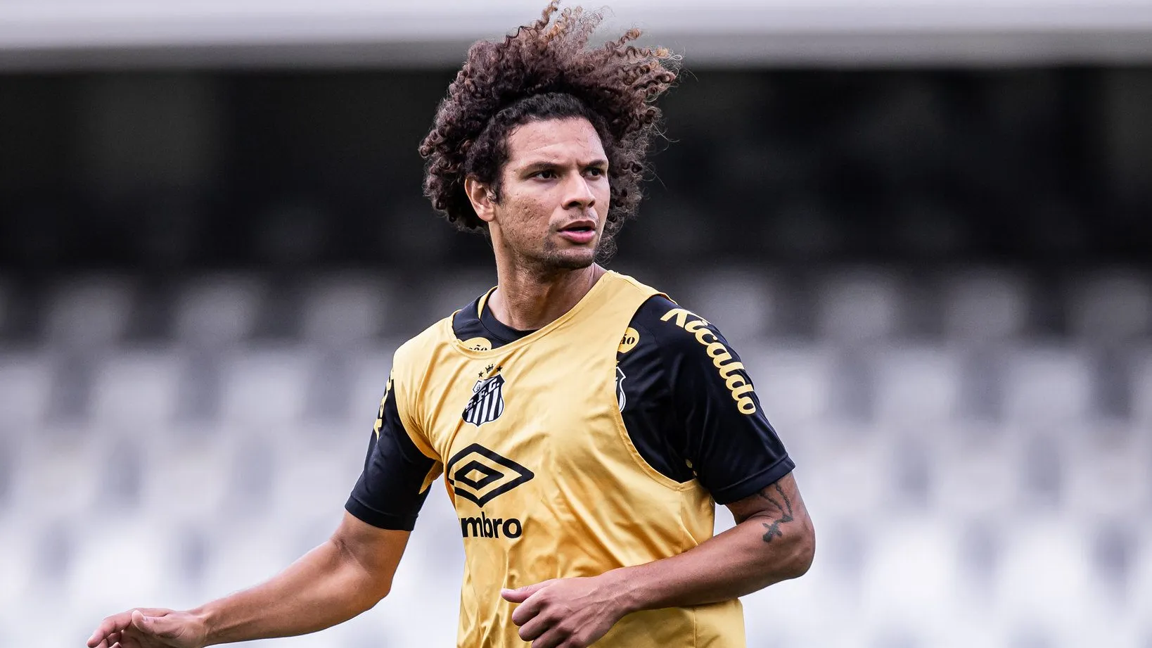 Willian Arão deve ser relacionado por Cleber Xavier contra o Vasco – Foto: Raul Baretta/Santos FC