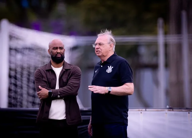 Vazamento das negociações envolvendo Léo Mana e Diego Palacios antes do anúncio oficial irritou Osmar Stabile – Foto: Rodrigo Coca/Ag. Corinthians