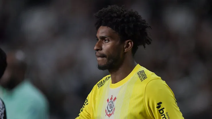 Hugo Souza em ação pelo Corinthians. Foto: Thiago Ribeiro/AGIF