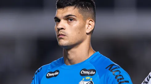 Gabriel Brazão durante partida entre Santos e Atlético-MG, na Vila Belmiro, pelo Brasileirão. - Foto: AGIF