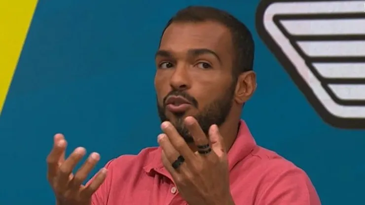 Richarlyson, comentarista do Grupo Globo. Foto: Reprodução/SporTV.