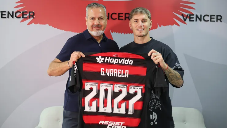 Varela renova com o Flamengo - Foto: Givan de Souza/CRF