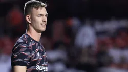 Young goleiro do Sao Paulo durante aquecimento antes da partida contra o Bragantino no estadio Morumbi pelo campeonato Brasileiro A 2024. Foto: Marcello Zambrana/AGIF