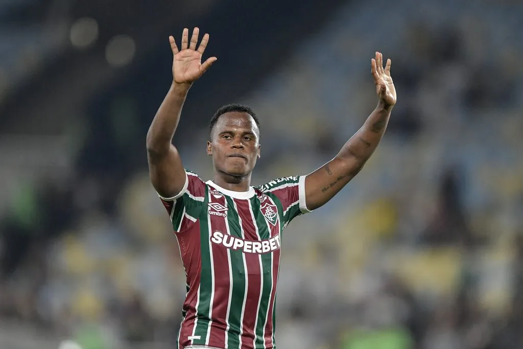 RJ – RIO DE JANEIRO – 17/07/2025 – BRASILEIRO A 2025, FLUMINENSE X CRUZEIRO – Jhon Arias jogador se despede como jogador do Fluminense durante partida contra o Cruzeiro no estadio Maracana pelo campeonato Brasileiro A 2025. Foto: Thiago Ribeiro/AGIF
