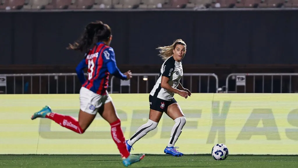 Jogadoras do Corinthians e Bahia no Pacaembu