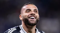 Guilherme comemorando tento diante da Raposa