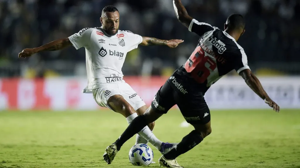 Santos x Vasco se enfrentam pelo Brasileirão. Foto: Alexandre Loureiro/AGIF