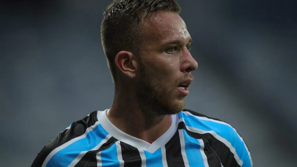 Arthur em ação pelo Grêmio. Foto: Pedro Vale/AGIF