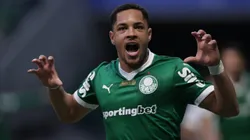 Vitor Roque jogador do Palmeiras comemora seu gol durante partida contra o Ceara no estadio Arena Allianz Parque pelo campeonato Brasileiro A 2025. Foto: Ettore Chiereguini/AGIF
