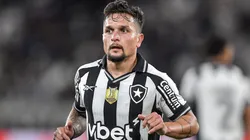 Artur já caiu nas graças da torcida do Botafogo