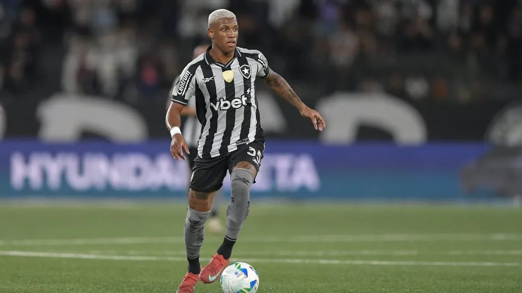 Danilo em ação pelo Botafogo. Foto: Thiago Ribeiro/AGIF