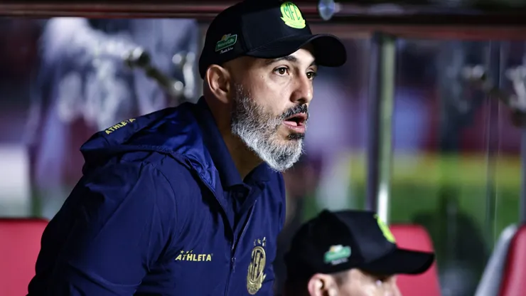 Rafael Guanaes, técnico do Mirassol, durante partida contra o Sao Paulo no estadio Morumbi pelo campeonato Brasileiro A 2025. Foto: Fabio Giannelli/AGIF