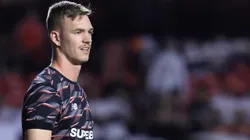Young goleiro do São Paulo, durante aquecimento antes da partida contra o Bragantino no estadio Morumbi pelo campeonato Brasileiro A 2024. Foto: Marcello Zambrana/AGIF