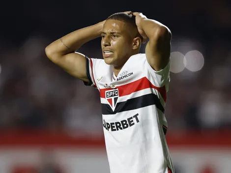 Torcida do São Paulo celebra Henrique Carmo após empate com Sport