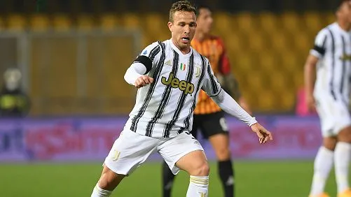 Arthur Melo durante partida. Foto: Francesco Pecoraro/Getty Images