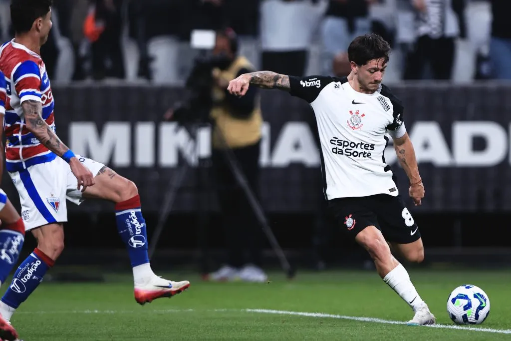 SP – SAO PAULO – 03/08/2025 – BRASILEIRO A 2025, CORINTHIANS X FORTALEZA – Rodrigo Garro jogador do Corinthians durante partida contra o Fortaleza no estadio Arena Corinthians pelo campeonato Brasileiro A 2025. Foto: Ettore Chiereguini/AGIF