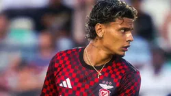 Ex-Palmeiras, Richard Ríos com a camisa do Benfica - Foto: Reprodução/Benfica