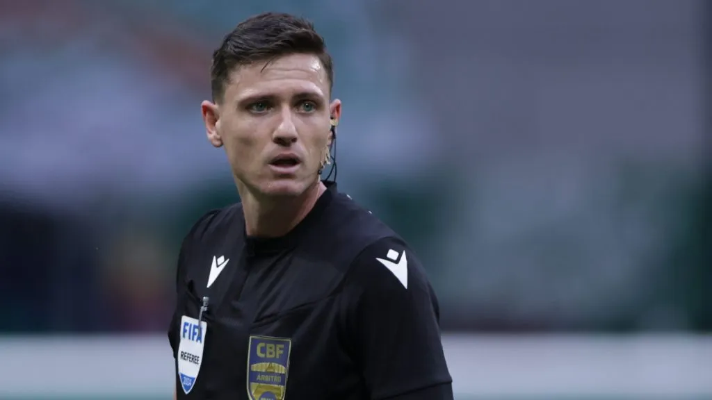 Ramon Abatti Abel será o árbitro de Santos x Vasco. Foto: Ettore Chiereguini/AGIF.