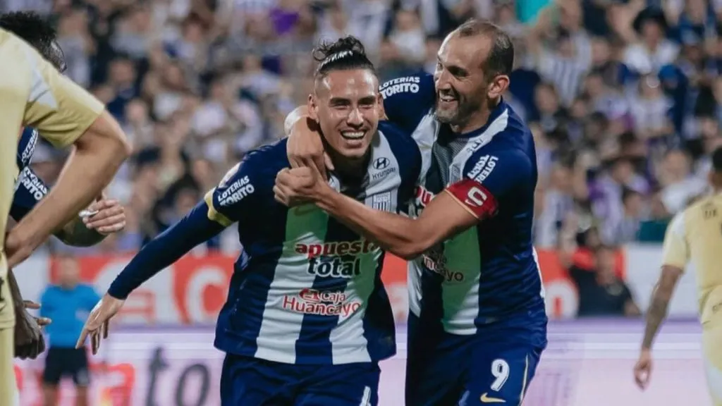 Hernan Barcos e Erick Noriega comemorando pelo Alianza Lima – Foto: Reprodução/Alianza Lima