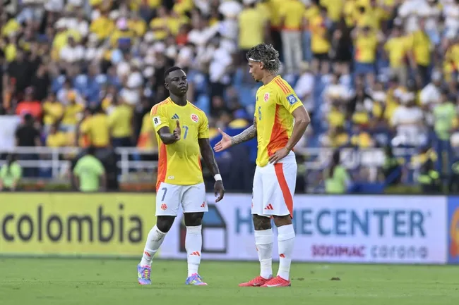 Hinestroza, com a camisa 7, vem sendo convocado pela Colômbia. Foto: Gabriel Aponte/Getty Images.