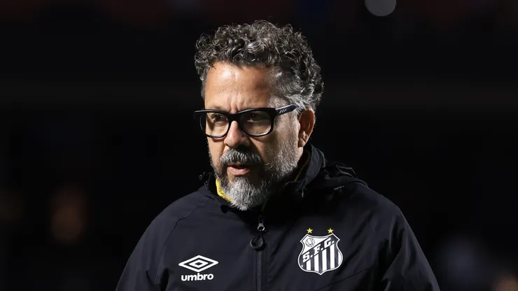 Cléber Xavier durante partida do Peixe