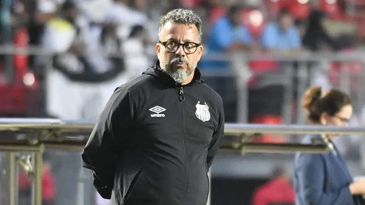 Cleber Xavier não é mais técnico do Santos. Foto: Jota Erre/AGIF